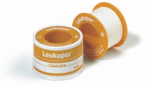 CEROTTO ADESIVO IPOALLERGENICO LEUKOPOR. SUPPORTO: TESSUTO NON TESSUTO BIANCO DI POLIESTERE E VISCOSA ADESIVO POLIACRILICO SENZA RESINE E GOMME NATURALI. 2,5X500CM MUTUABILE - Farmapanda Srl