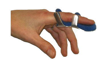 STECCA PER FRATTURA DITA A RANETTA FARMASPLINT MISURA MEDIA IN ALLUMINIO MODELLABILE CON IMBOTTITURA IN SPUGNA POLIURETANICA ANTIALLERGICA RADIOTRASPARENTE 8,5 CM 1 PEZZO - Farmapanda Srl