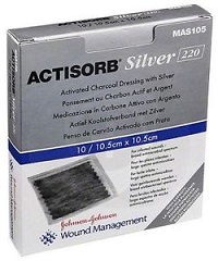 MEDICAZIONE IN CARBONE ATTIVO CON ARGENTO ACTISORB SILVER 10,5X10,5 CM 3 PEZZI - Farmapanda Srl