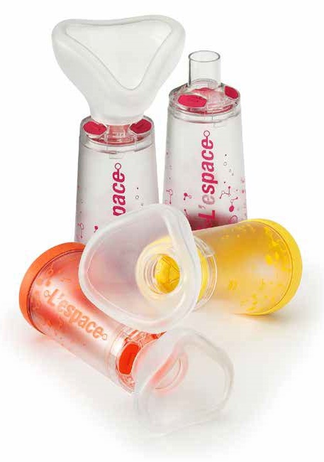CAMERA DISTANZIATRICE PER EROGATORI SPRAY PREDOSATI L'ESPACE 220ML PER ADULTI SPAZIO MORTO 88ML CON MASCHERA VALVOLA INSPIRAZIONE 2 VALVOLE ESPIRAZIONE CODICE COLORE MAGENTA - Farmapanda Srl